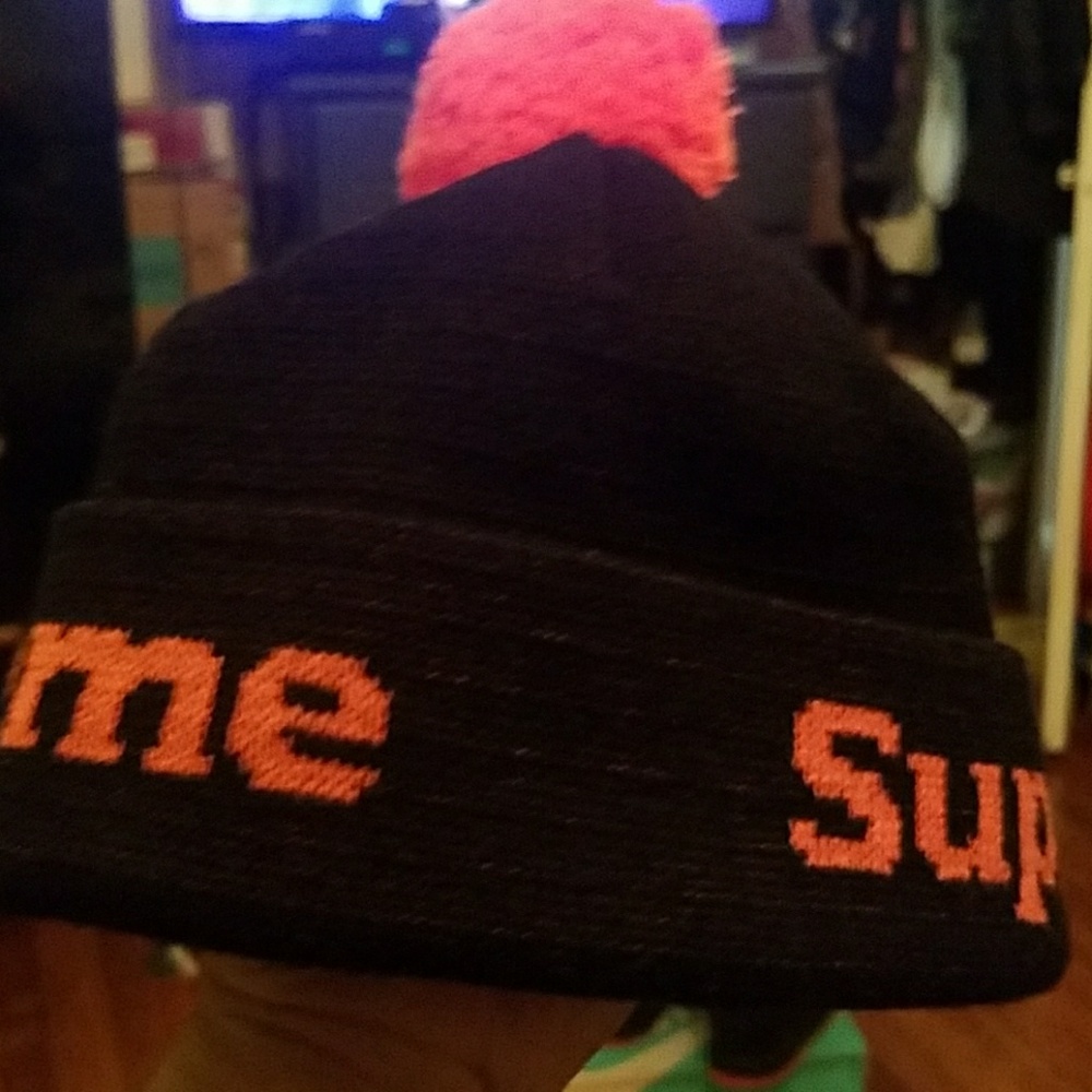 Supreme hat - Picture 3 of 3